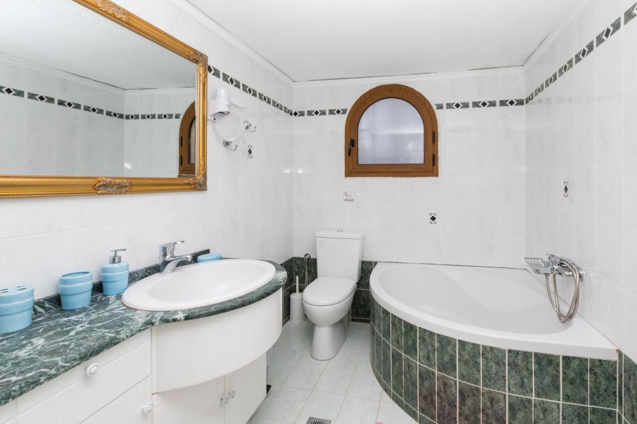 Beachfront Family Villa Katerina With Private Pool, Playground, Bbq & Amazing Sea Views! Πετρές Εξωτερικό φωτογραφία
