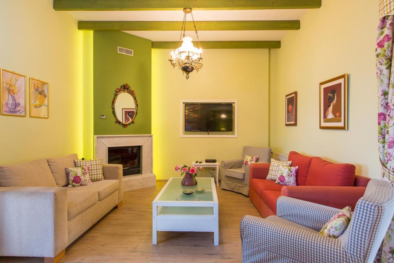 Beachfront Family Villa Katerina With Private Pool, Playground, Bbq & Amazing Sea Views! Πετρές Εξωτερικό φωτογραφία