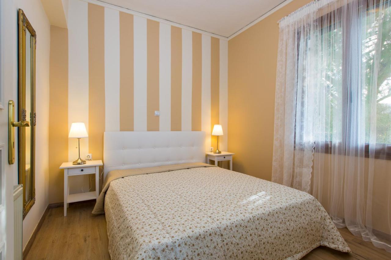 Beachfront Family Villa Katerina With Private Pool, Playground, Bbq & Amazing Sea Views! Πετρές Εξωτερικό φωτογραφία