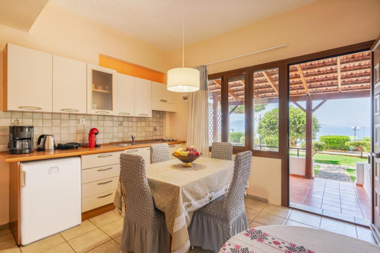 Beachfront Family Villa Katerina With Private Pool, Playground, Bbq & Amazing Sea Views! Πετρές Εξωτερικό φωτογραφία