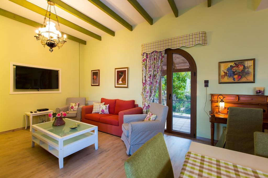 Beachfront Family Villa Katerina With Private Pool, Playground, Bbq & Amazing Sea Views! Πετρές Εξωτερικό φωτογραφία