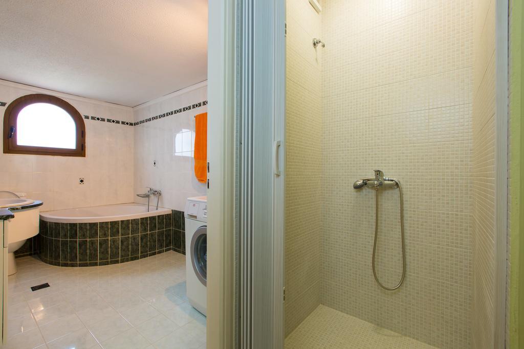 Beachfront Family Villa Katerina With Private Pool, Playground, Bbq & Amazing Sea Views! Πετρές Εξωτερικό φωτογραφία